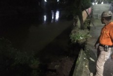 Embankment collapses in East Jakarta&nbsp;