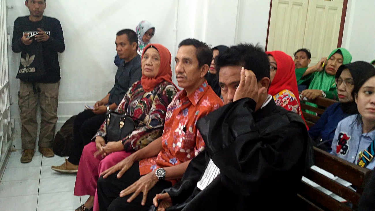 Former Takalar regent stands trial for alleged graft