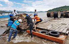 PLN installs undersea cables to electrify small NTB islands