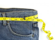 Using the data of over 4,000 middle-aged to older men and women from the UK Biobank, Willette and Klinedinst found that middle-aged people who had higher amounts of fat in their midsection had worse fluid intelligence as they got older.