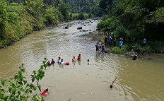Two Bogor university students drown in river