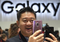 Samsung launches new S9 phone with augmented reality features