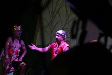 One of the scenes of a ketoprak show. JP/Aditya Sagita