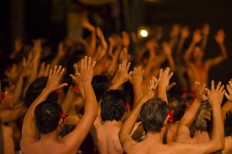 'Kecak' performance featuring 5,555 dancers in Bali breaks MURI record 