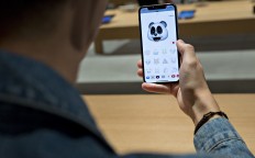 Jury still out in Apple-Samsung iPhone patent trial