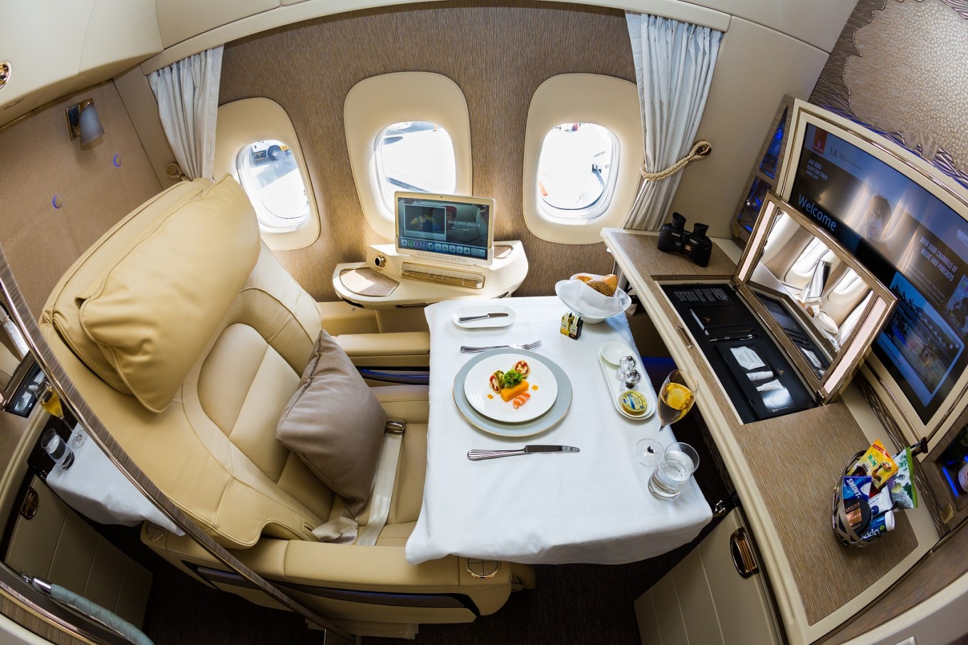 How to fly the best first-class seats, cheaper than economy - Tips