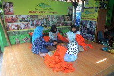 Women living in the Terogong area work as batik writers. JP/Endro Prakoso