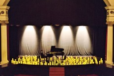 One piano and 200 candles with pianist David Gómez