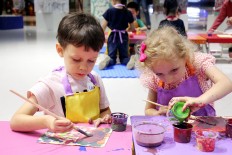 Fun with arts: Children explore their creativity by combining the different paints that have been provided.