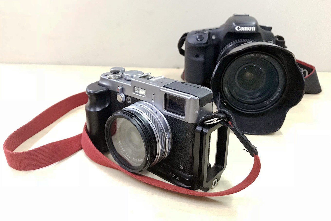 Between DSLR and mirrorless camera - Lifestyle - The