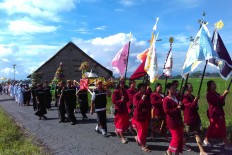 Thousands of Hindus in Klaten perform Melasti at spring