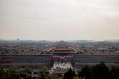 China prepares winter smog curbs to improve toxic air