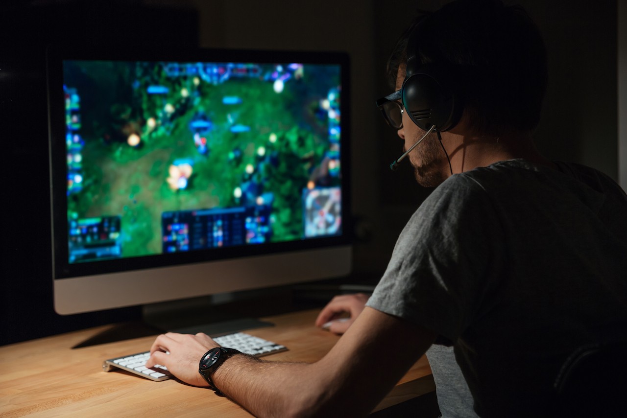 HOW CAN I KNOW IF MY CHILD IS ADDICTED TO VIDEO GAMES?