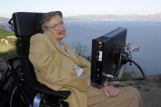 Stephen Hawking's family give his ventilator to UK hospital