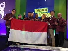 Indonesian teachers and two Microsoft officials pose for a photo at the 2018 Microsoft Education Exchange in Singapore on Thursday, March 15.