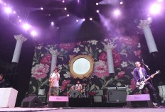 Vampire Weekend drops video for 'Harmony Hall'