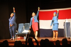 Dutch troupe satirizes nation for comedy cabaret