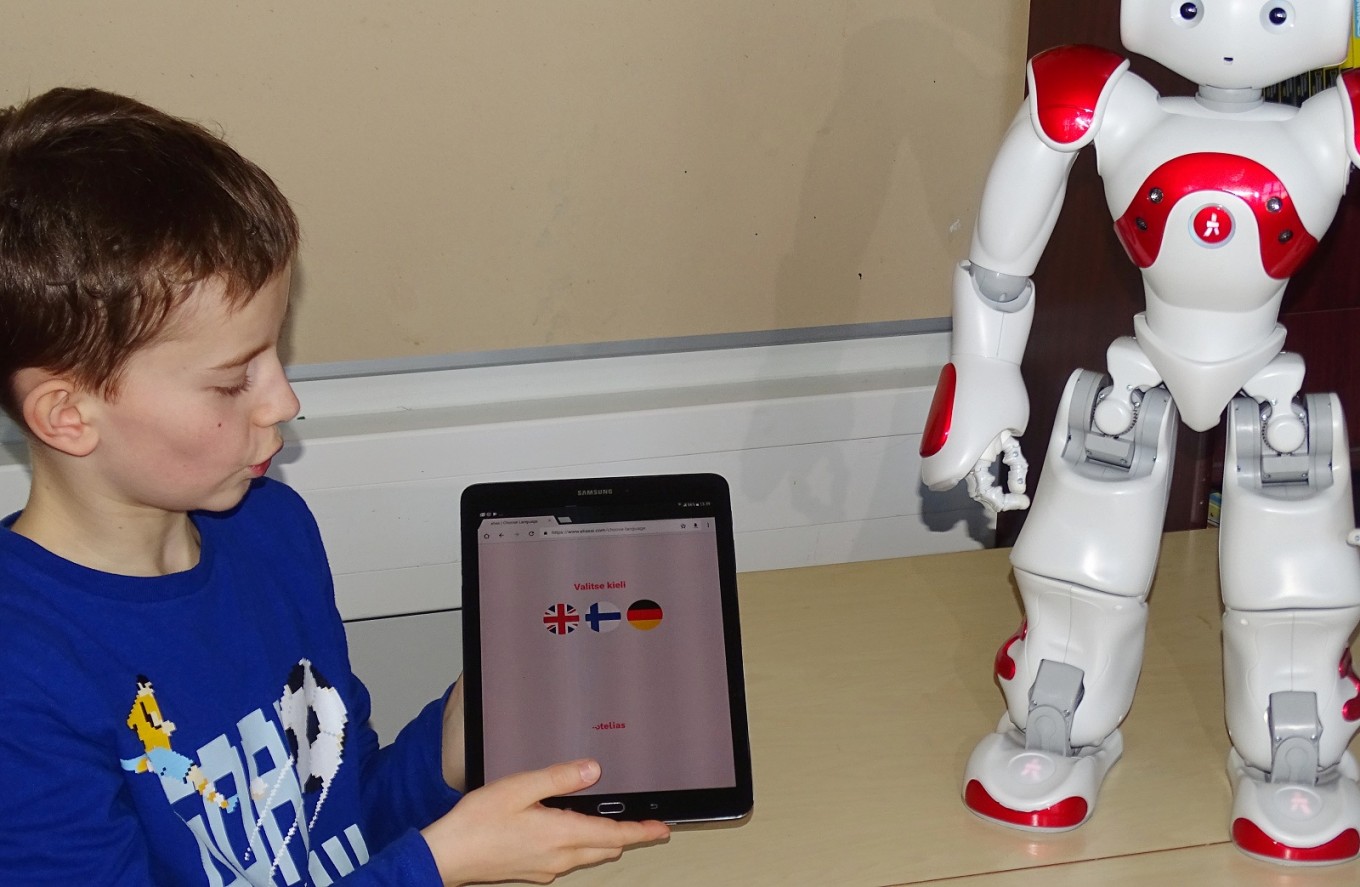 Techno teachers: Finnish school trials robot educators