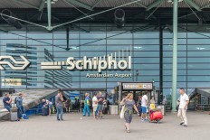 Amsterdam airport unveils new 'clean-air' bus fleet