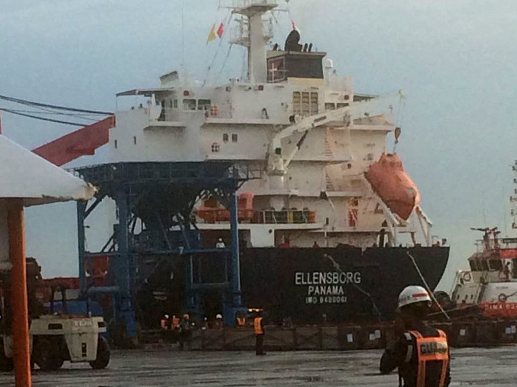 Two MRT trains arrive in Tanjung Priok port