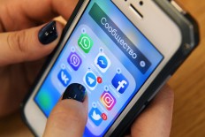 Russia bans Instagram and Facebook as 'extremist'