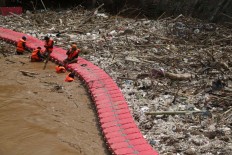 Diapers commonly end up in Jakarta rivers