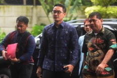 KPK detains Jambi Governor Zumi Zola