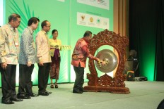 Opening ceremony of ICOPE 2016 in Bali titled Sustainable Palm Oil and Climate Change: The Way Forward through Mitigation and Adaptation. Coordinating Economic Minister Darmin Nasution together with Efransjah, chairman of WWF Indonesia, Franky O. Widjaja, chairman of Sinar Mas Agribusiness and Food, and Rosan Roeslani, chairman of Kadin, officially opened the event. 