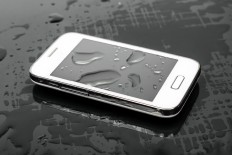 A how-to guide to fixing a water-damaged phone