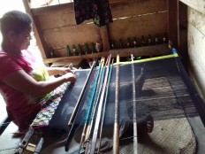 Traditional fabrics now part of civil servants’ work attire in E. Nusa Tenggara