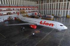 Lion Air plane hauled back onto runway after skidding off in W. Kalimantan