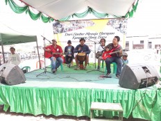 Residents of Kampung Akuarium, Penjaringan, North Jakarta hold a gathering to commemorate their eviction day in April 2016 on Saturday. Residents, who are now accommodated in shelters, wish the city administration can develop their residential soon. 
