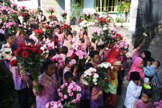 Batu's flower bath ritual preceding circumcision