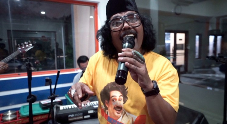 Singing Jakarta songs