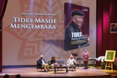During the Apr. 15 book launch of 'Tides Masih Mengembara', fellow writers and journalists took to the stage at the National Library, including (from left) Saswinadi Sasmoyo, Rosmiyati Dewi Kandi, Aristides Katoppo and Eka Budianta, to celebrate senior journalist Aristides 'Tides' Katoppo's 80th birthday. 