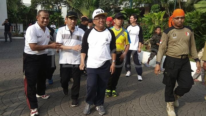 Prosperous Justice Party (PKS) then-president Sohibul Iman (center) joins a stroll and gymnastics event at City Hall on April 15, 2018, as part of the party’s 20th anniversary celebrations. The PKS has named Sohibul its Jakarta gubernatorial candidate for the November simultaneous regional elections, a party spokesman said on June 23, 2024.