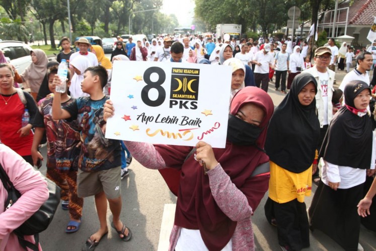 Prosperous Justice Party (PKS) members and supporters join a leisurely road race event on April 15, 2018, at Jakarta City Hall as part of the party’s 20th anniversary celebration. 