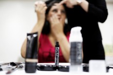 Makeup courses for blind Brazilian women boost self-image