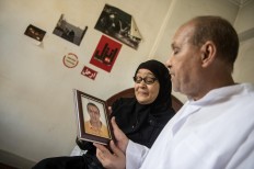 Jailed Egyptian photographer wins UN press freedom prize