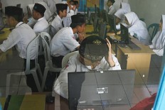 Students in S. Kalimantan spend 17 hours on sea to sit national exams