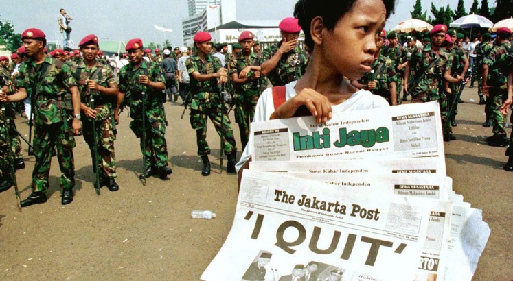 Headliners: 100 of the best front-page photos 