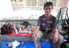 Amirudin sits in his makeshift tent at the market. He has practiced cupping therapy since he was 17 years old. JP/Boy T. Harjanto