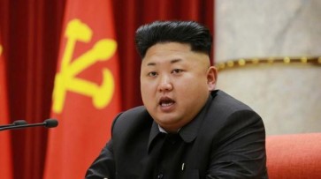 'Kim Jong Un' poses for selfies in Singapore ahead of Trump summit