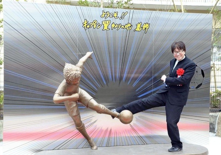 captain tsubasa statue