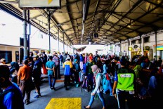 23 trains stop at Jatinegara Station on May Day