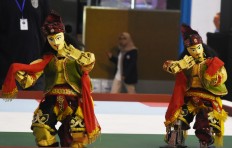 Dancing robots take center stage in Malang robotics competition