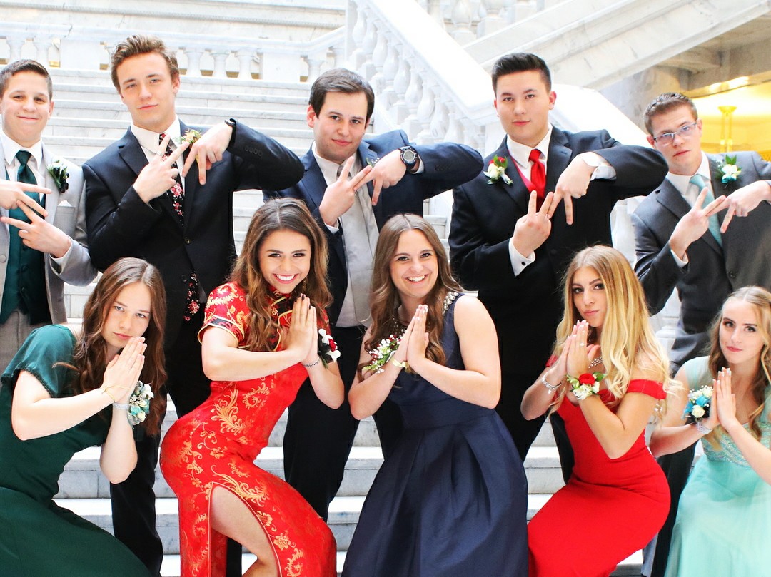 U.S. teen praised for prom cheongsam after online dressing ...