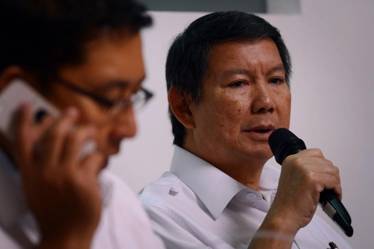 Hashim Djojohadikusumo (right), brother, wealthy businessman and economic adviser of Indonesian presidential candidate Prabowo Subianto, speaks beside campaign official Fadli Zon during a press conference in Jakarta on July 15, 2014. 