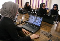 Female Afghan coders design games to fight opium and inequality