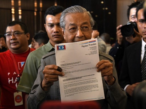 Malaysia's Mahathir Sworn In As World's Oldest Leader After Shock Poll ...